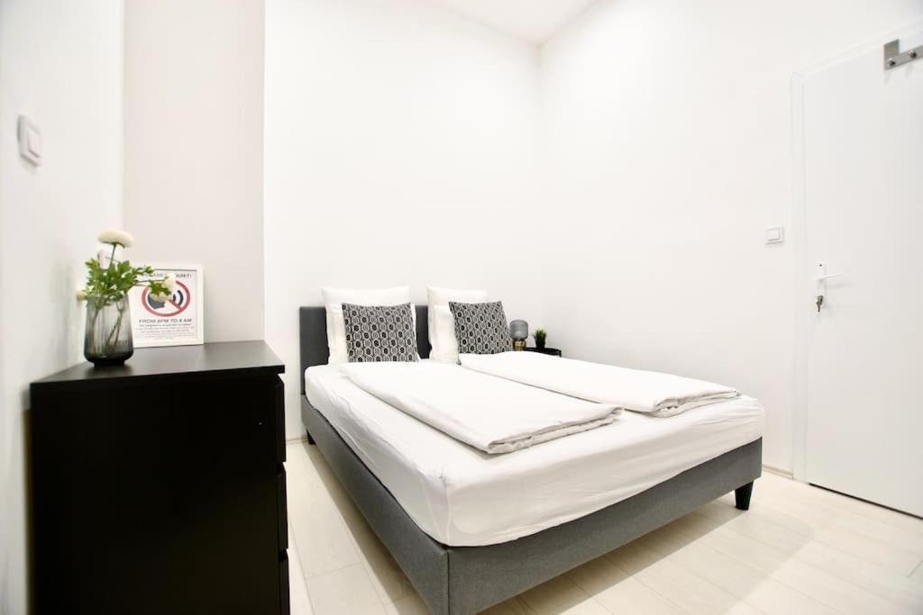 Standard Apartment By Hi5-St. King Mini Studio Budapest Kültér fotó